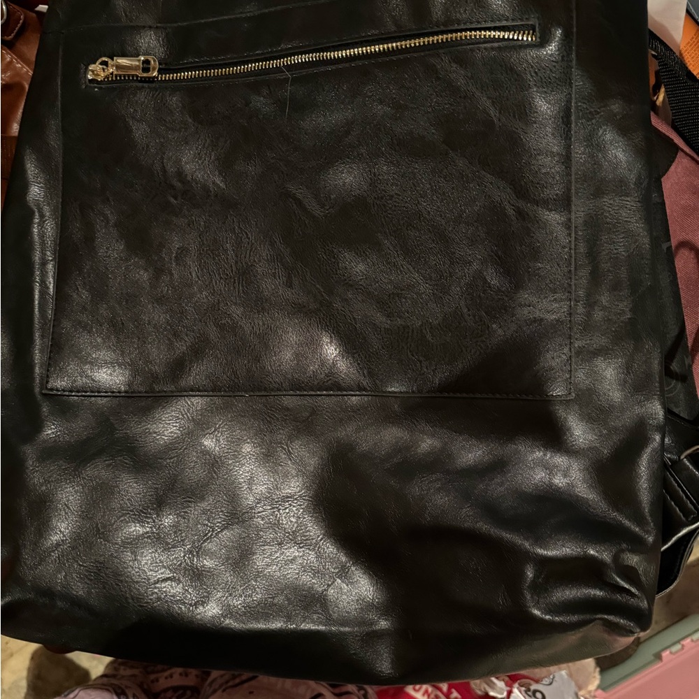 Modern and Chic Boutique’s vegan leather black Reese purse! Big bag